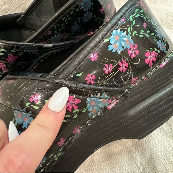 Dansko black leather pink and blue floral flower clogs nurse shoes - Picture 7 of 14